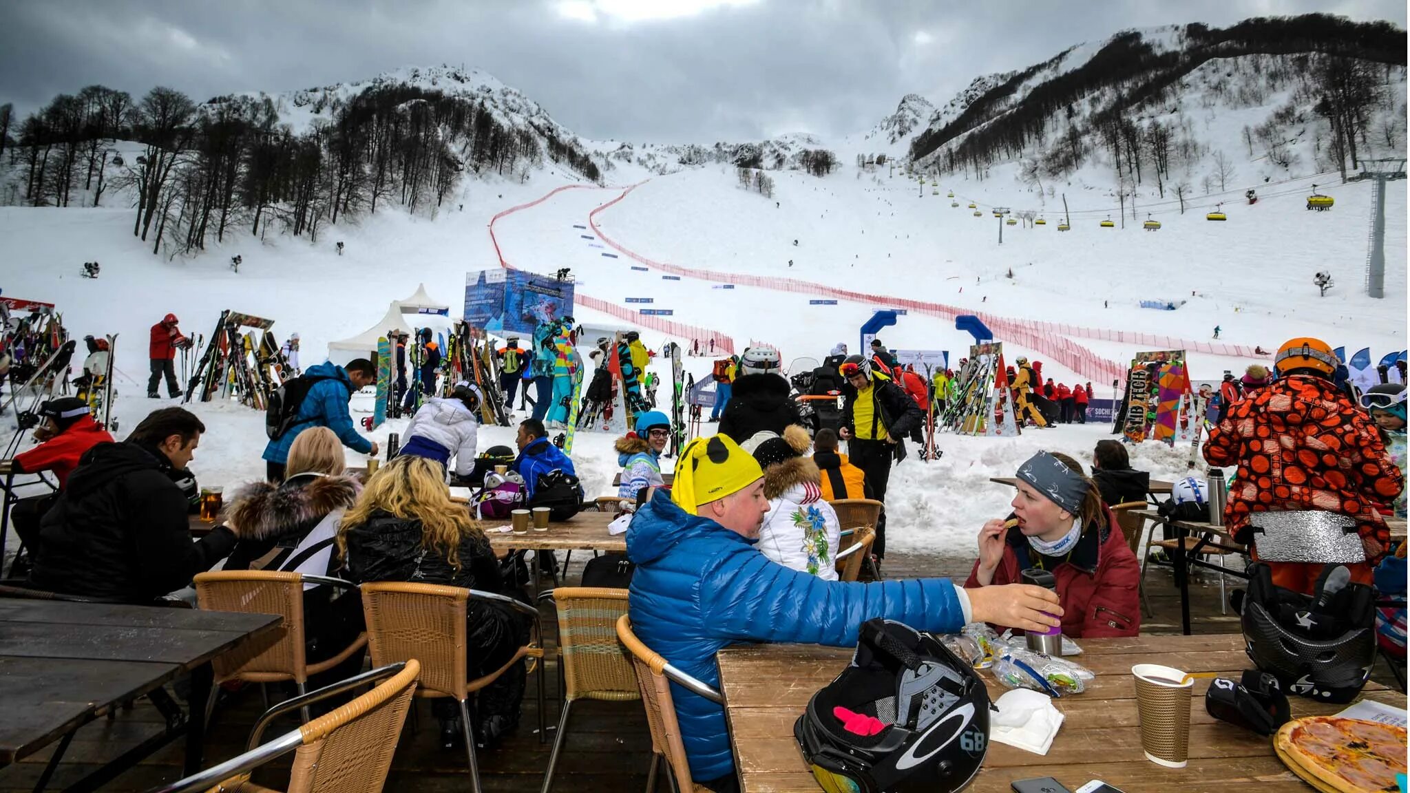 Сочи новые правила. Очереди на горнолыжных курортах. Красная Поляна новый год.