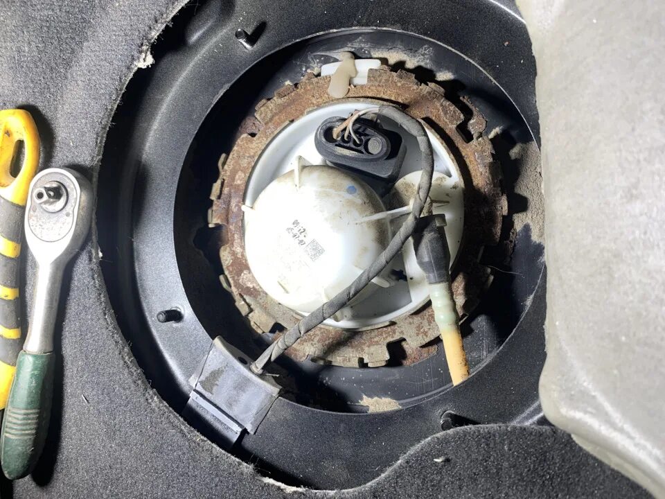 Замена топливного фильтра q7. 0 2019. Замена топливного фильтра q7. 0 дизель. Топливный фильтр на ауди q7 дизель 3.