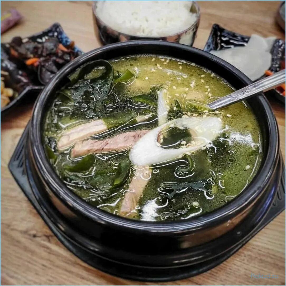 Морской корейский суп. Сиряктямури корейский суп. Миек кук. Суп из водорослей корейский. Морской корейский суп.