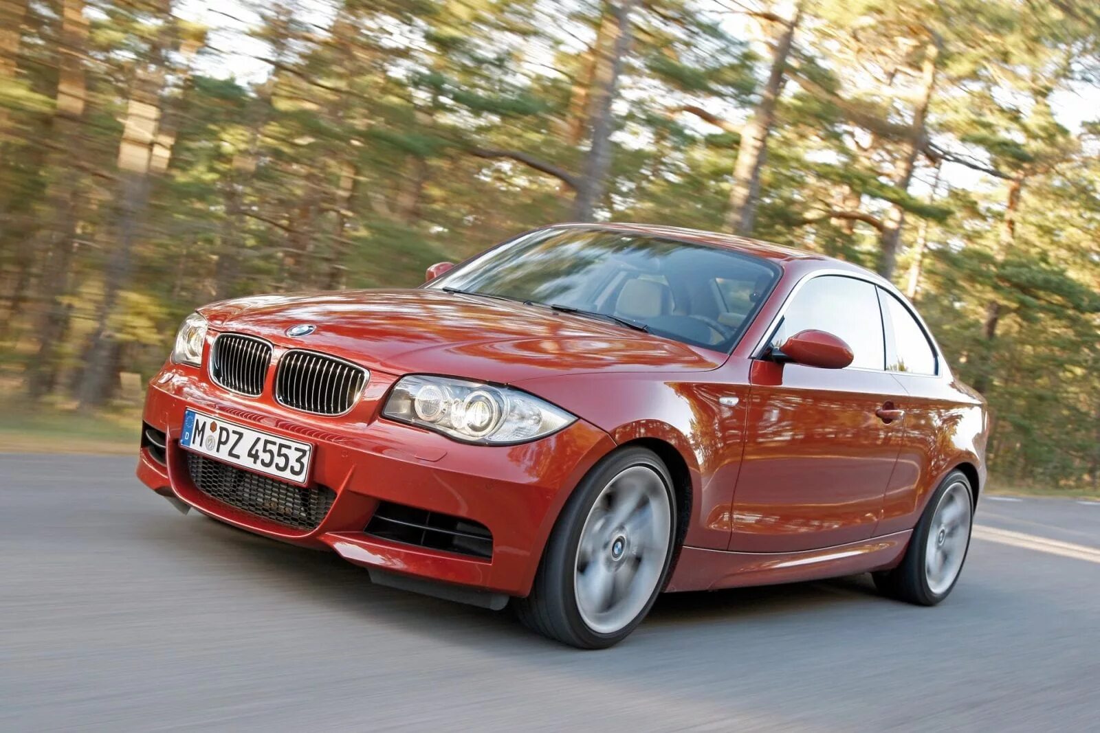 Автомобиль bmw 1. BMW 135i Coupe e82. BMW 135i Coupe 2011. BMW 135 e87. BMW 1 Coupe e82.