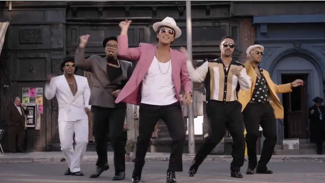 Bruno mars uptown funk. Бруно марс аптаун. марк ронсон uptown funk. бруно марс uptown funk. бруно марс из клипа.