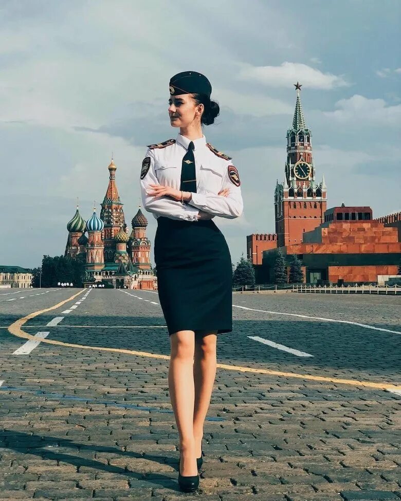 Выступает в форме. Девушки в форме. женщины в милицейской форме. фотосессия в форме полицейского. девушка полицейский.