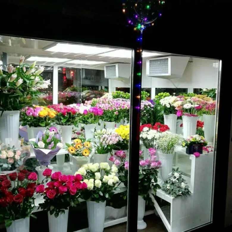 Цветочный магазин. Оборудование для цветочного магазина. Цветочный салон. Помещение под цветочный магазин. Цветочный магазин электросталь