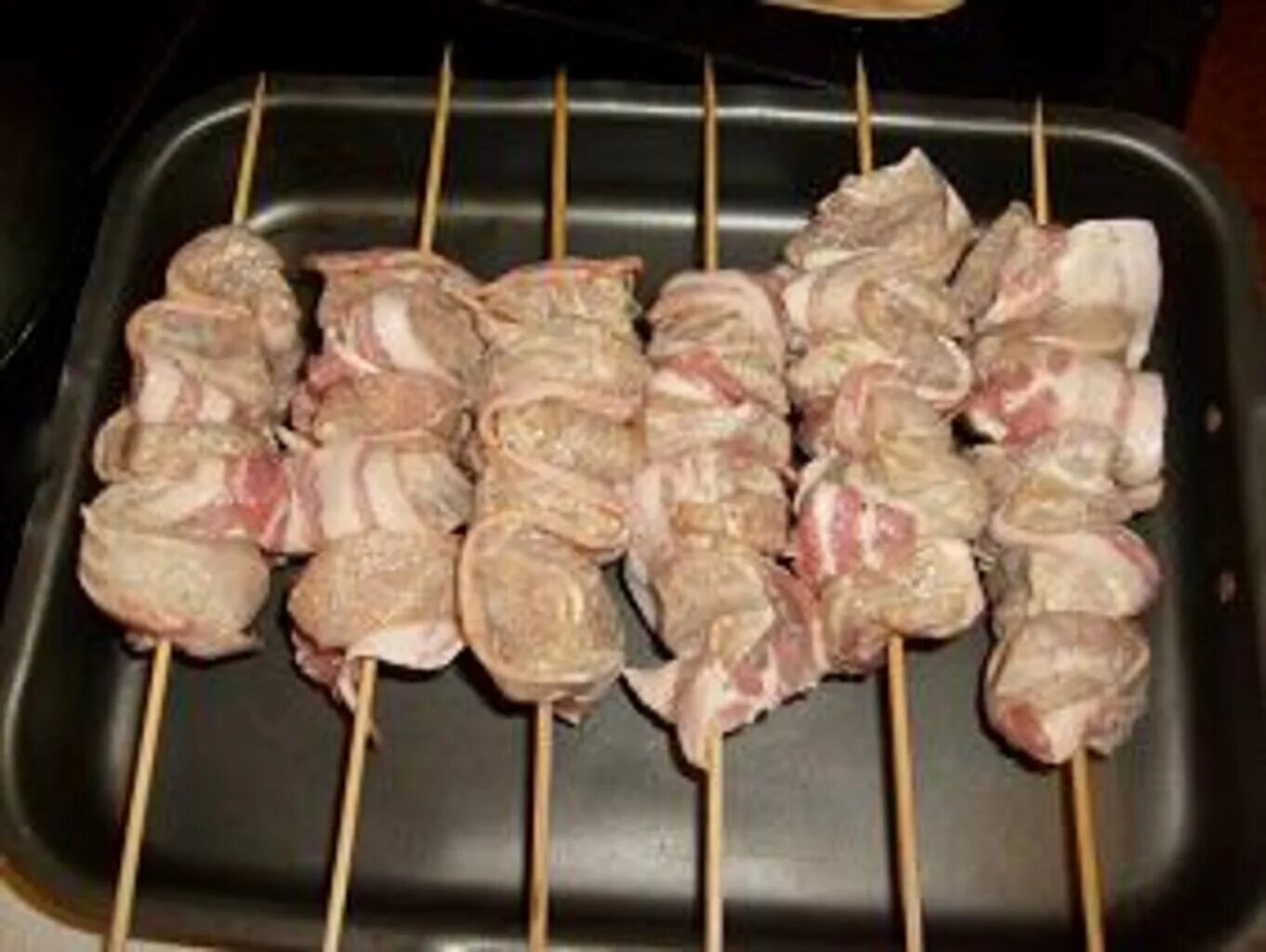 Шашлычки из куриного филе с беконом. Шашлычки из куриного филе с беконом