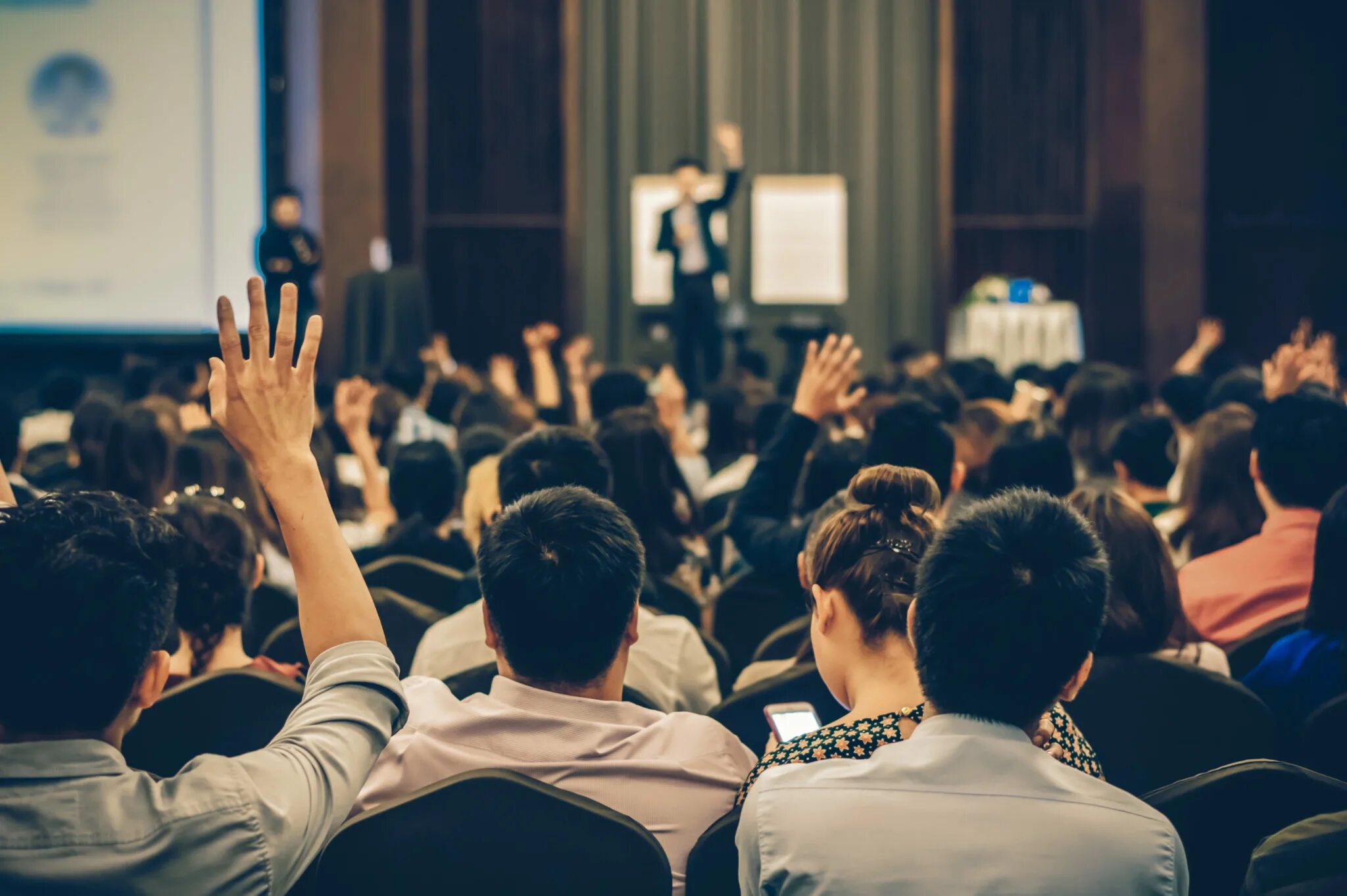 Events conferences. Фотографии с конференции. Люди на семинаре. Бизнес конференция. Деловые мероприятия.