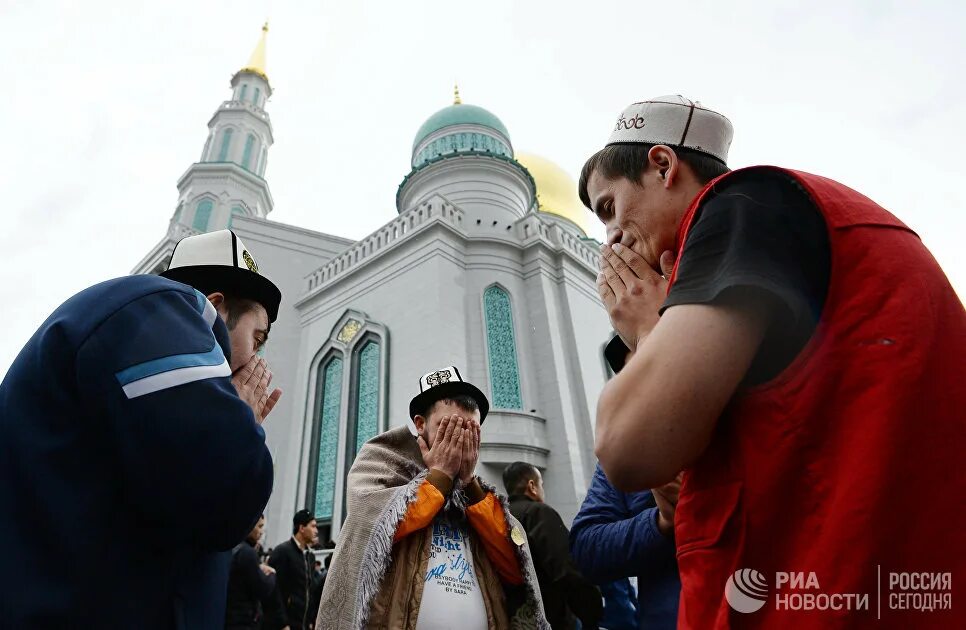 Праздники мусульман. Мусульманские праздники в России. Ураза байрам. Религиозные традиции мусульман. Жизнь мусульман в россии