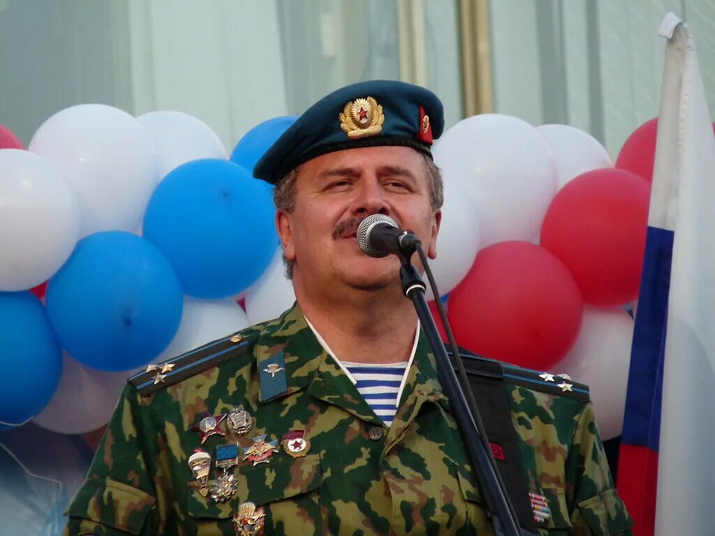 Голубые береты бердск. Берет голубой. группа голубые береты. голубые береты звания и награды. красивое фото голубого берета.