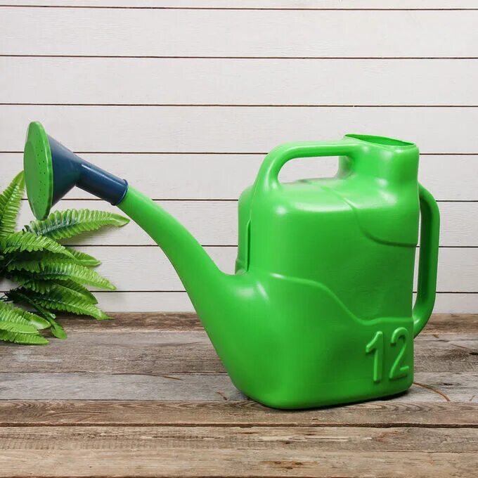 Лейка пластмассовая 12л. Лейка для полива. Лейка 10л полипласт. Садовые лейки для полива. Садовые лейки для полива.