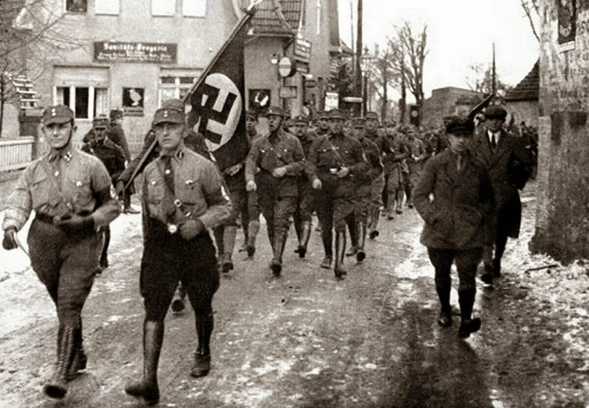 Са штурмовые отряды НСДАП. Отряды штурмовиков в Германии 1933. 1934 Ночь длинных ножей Германия. Фашистские отряды