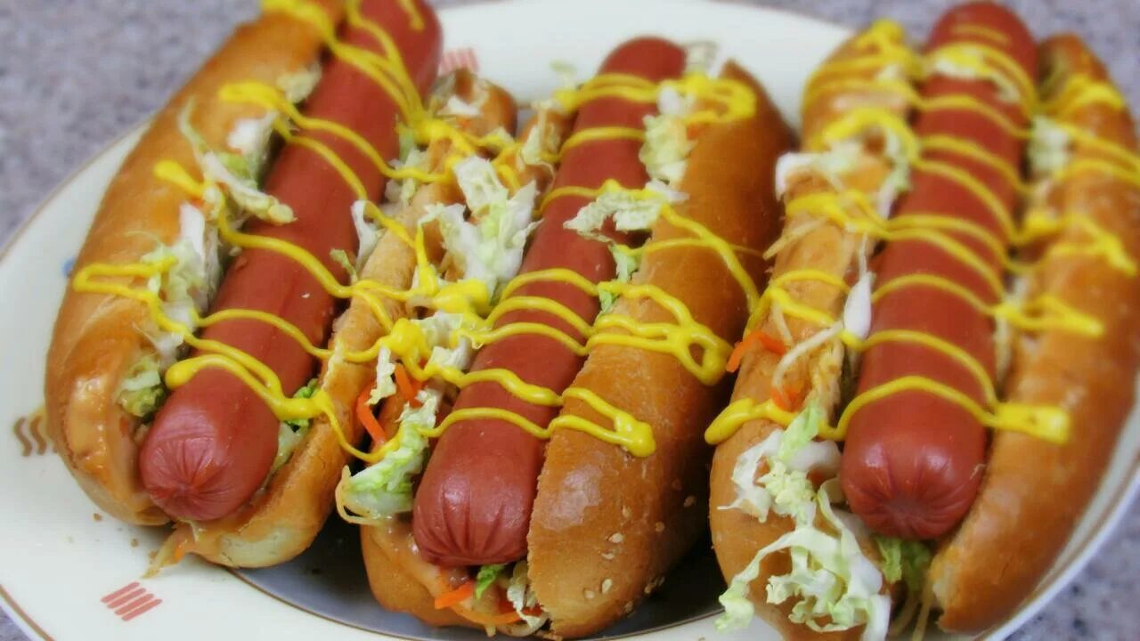 Пп хот дог. Французский хот дог sibylla. Калифорнийский хот дог. Вкусно дог. Сосиски для хот догов.