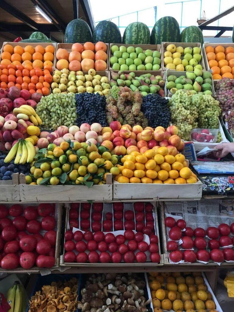 Рынки москвы продуктовые. Люберцы овощной рынок. Фруктовый рынок. Овощной рынок московская область. Продуктовый рынок даниловский.