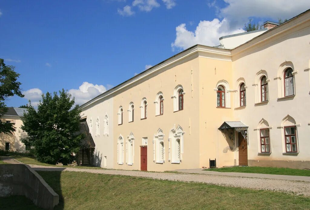 Лихудов корпус, великий новгород, 25. Никитский корпус новгородского кремля. Лихудов корпус новгородского кремля. Великий новгород детинец никитский корпус. Никитский корпус новгородского кремля.