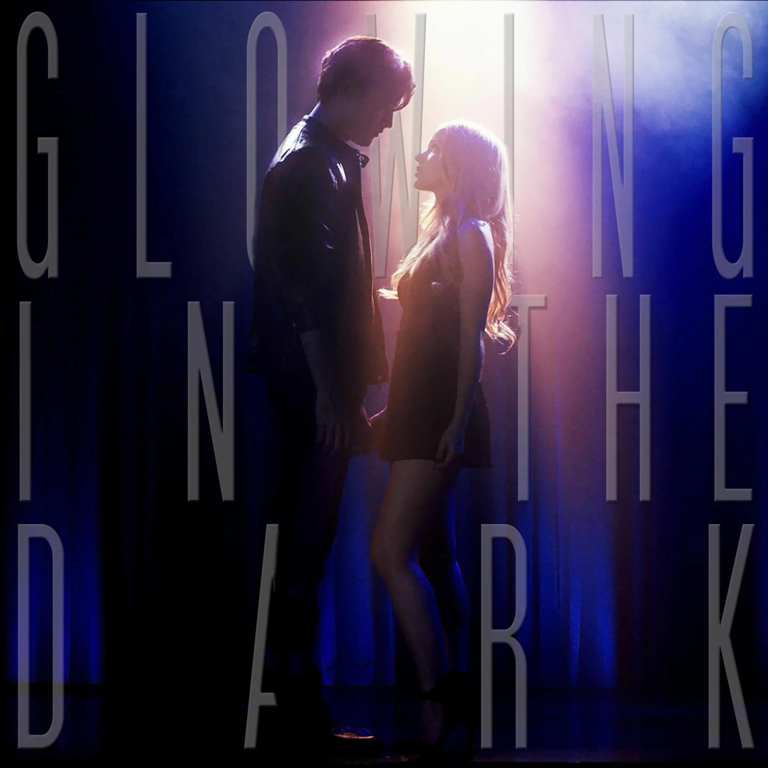 Ин дарк песня. Glowing in the Dark dove Cameron. The girl and the Dreamcatcher - glowing in the Dark дав Камерон. Дав Камерон и Райан МАККЭРТАН glowing in the Dark. Дав Кэмерон glowing in the Dark.