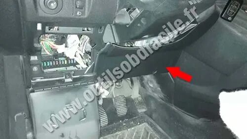 Obd2 разъём peugeot partner. Разъем обд пежо партнер. Диагностический разъём peugeot partner. Peugeot partner obd2. Диагностический разъем пежо партнер 2010.