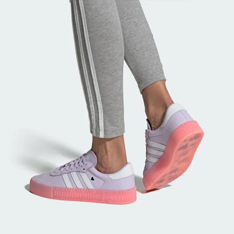 Кроссовки с розовой подошвой. Кроссовки Sambarose adidas White. Adidas Originals Sambarose Trainers. Adidas Originals Samba Rose. Кроссовки adidas Samba Rose.