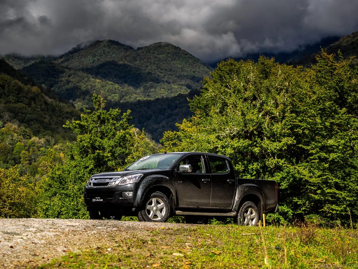 Тест драйв пикапов. Isuzu d-Max. Тест драйв пикап. Isuzu d Max 2000 г тест драйв. Тойота Isuzu.