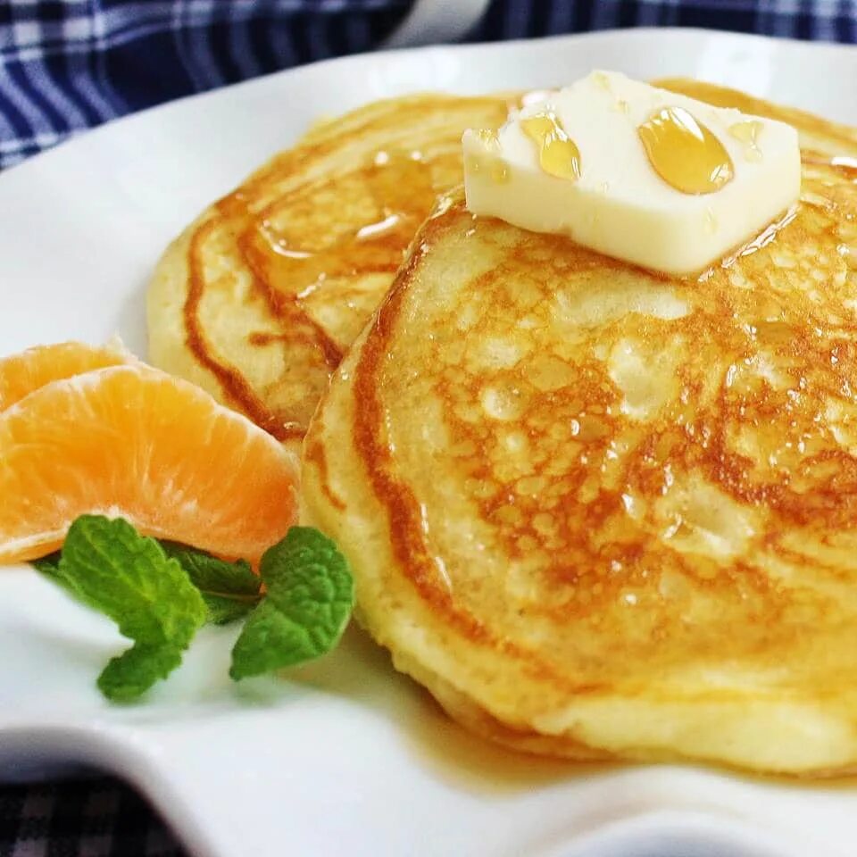 Оладьи быстро и вкусно. Оладьи на молоке. Оладушки на молоке пышные. Оладьи на молоке пышные. Вкусные пышные оладьи.