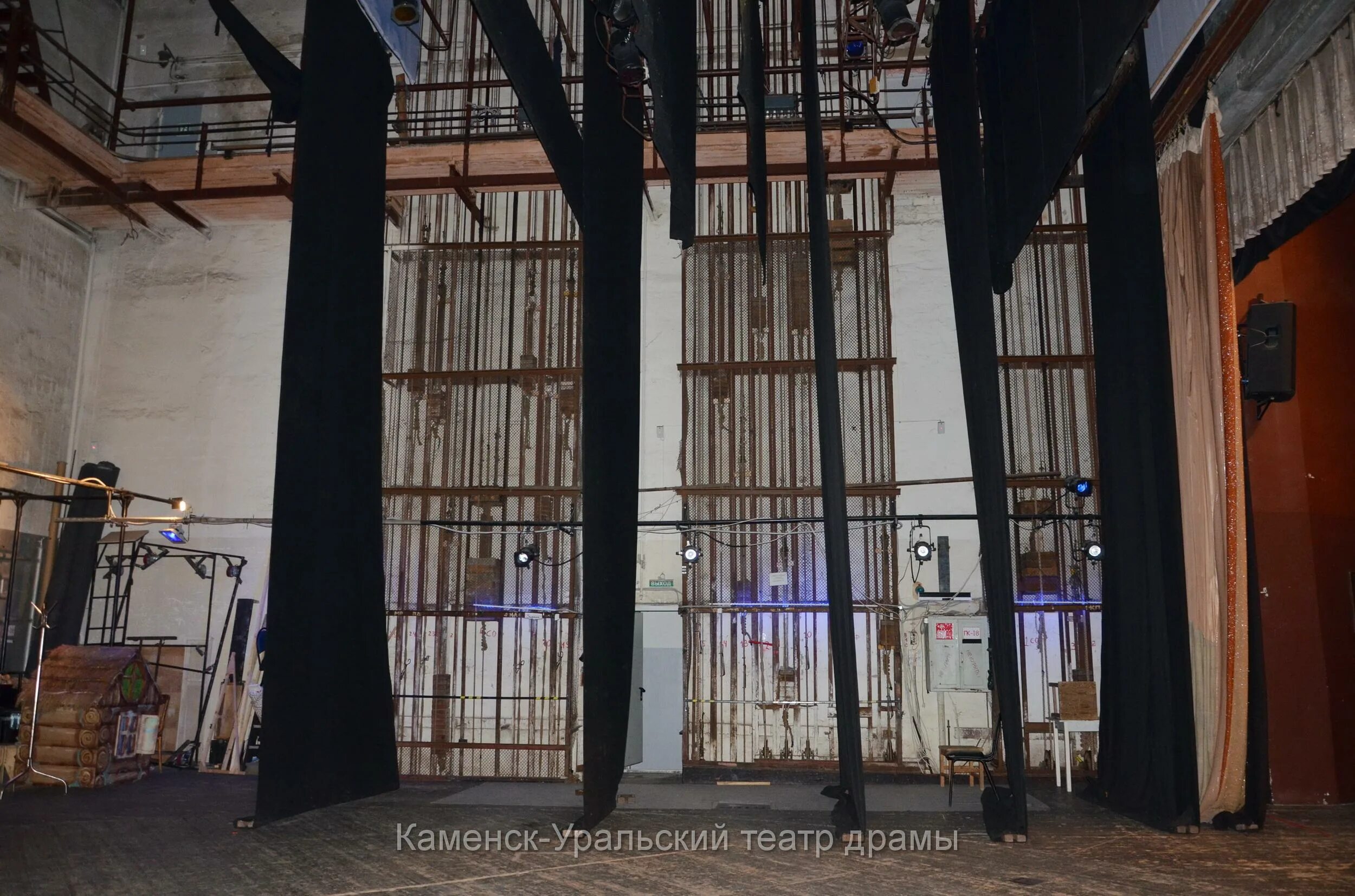 Уралдрама сайт. Уралдрама сайт. Драмтеатр екатеринбург. Уралдрама сайт. Свердловский театр драмы екатеринбург.
