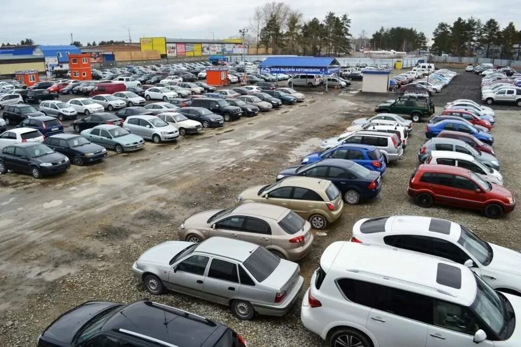 Куплю автомобиль б у в кредит. Автомобильный рынок. Рынок легковых автомобилей. Продается автомобиль. Авторынок Москва.