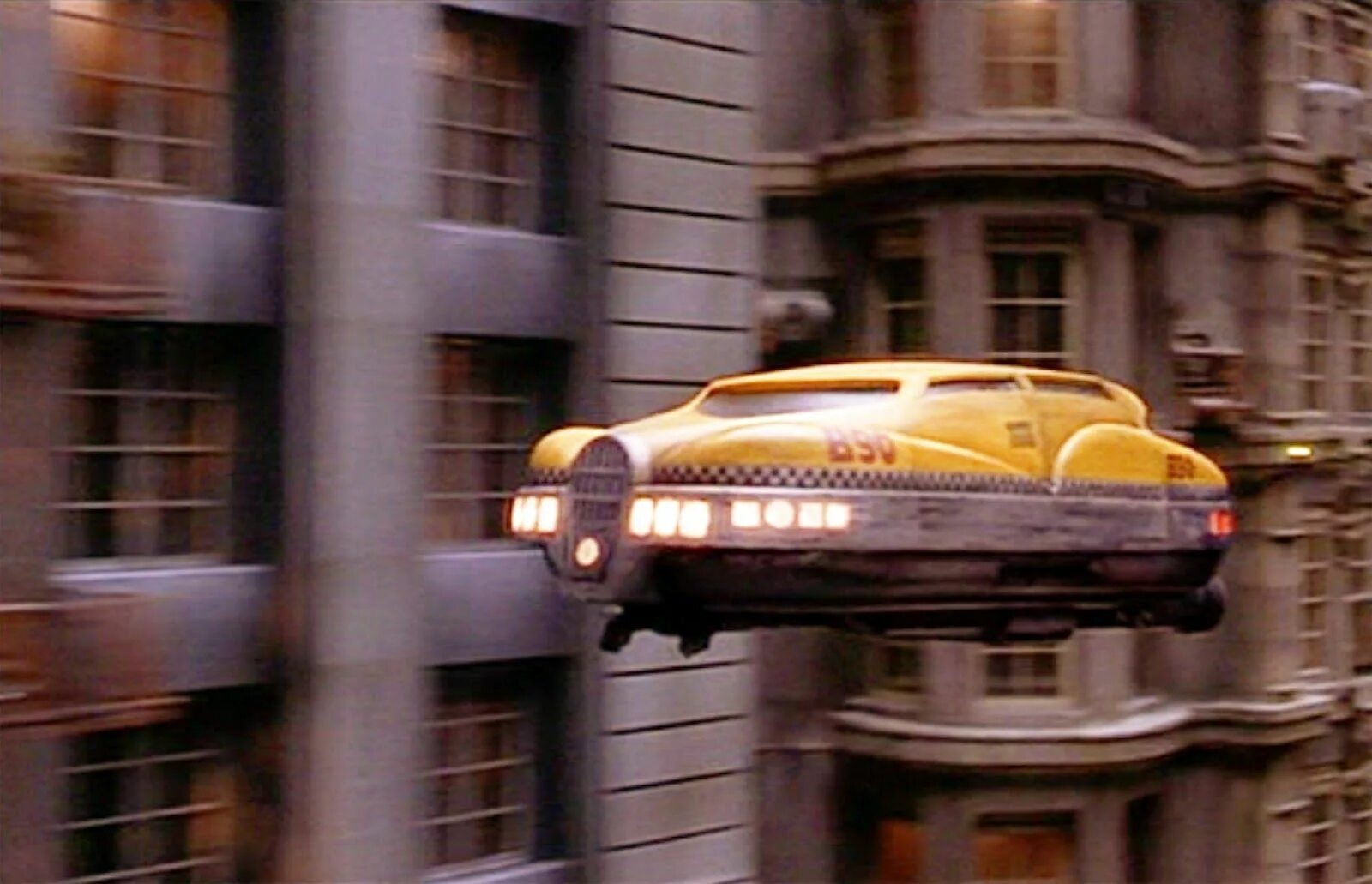 Город с летающими машинами. Такси корбена далласа. 5 элемент авто. 5 элемент корбен даллас такси. 5 элемент авто.