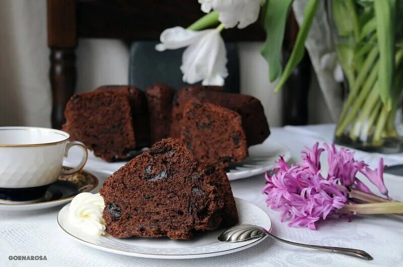 Чернослив с какао рецепт. Шоколадный кекс. кекс с какао. кекс с шоколадом и орехами. шоколадный кекс с грецким орехом.