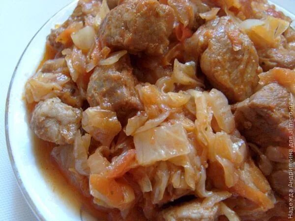 Как приготовить вкусную солянку из свежей капусты. Солянка из капусты. солянка с капустой и картошкой и мясом. солянка из кислой капусты. солянка из квашеной капусты с мясом и картошкой.