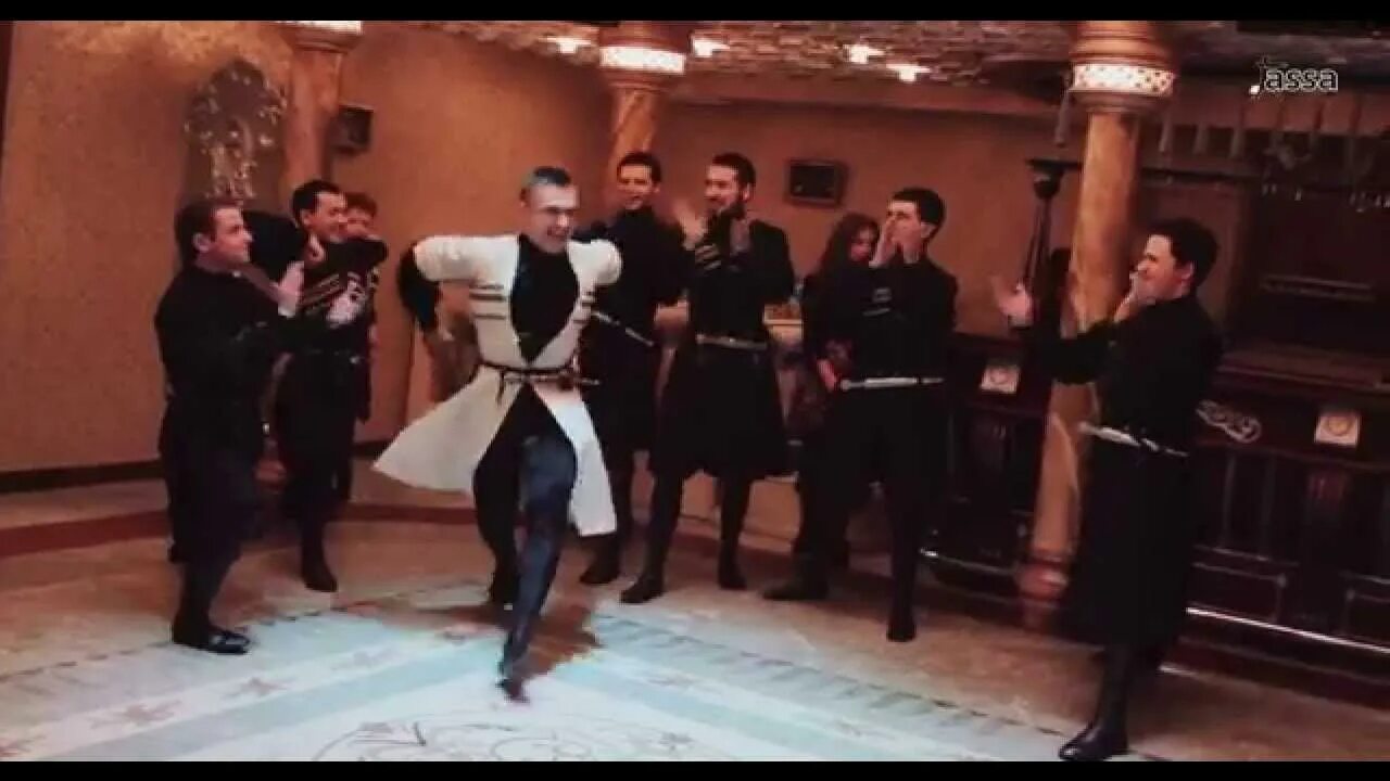 Шалахо с ламбадой. Девочка не надо шалахо. Танец шалахо костюм. Костюмы для танца шалахо грузинское. Танец шалахо брюнетки в ресторане.