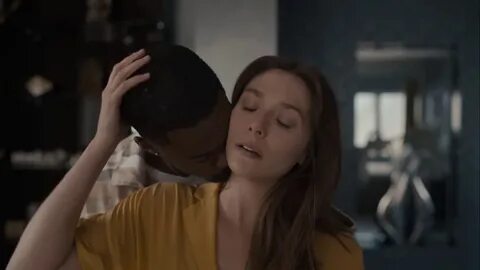 Elizabeth Olsen kiss scene - YouTube.