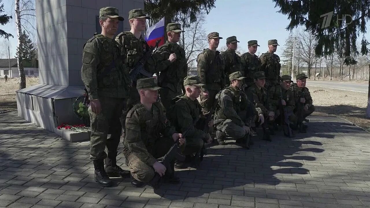 Военные канал видео. Награждение солдат. Награждение солдат на передовой. Награждение российских военных на Украине.