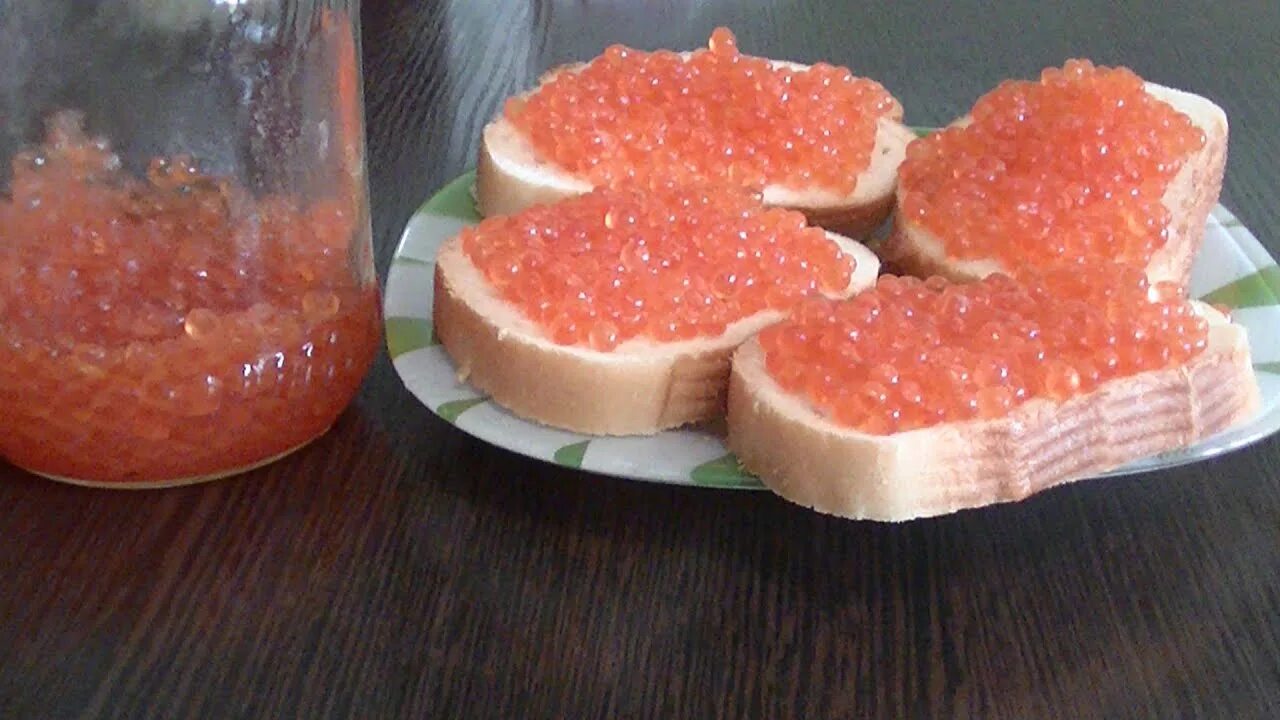 Как выбрать горбушу девочку с икрой. Икра горбуши. как выбрать горбушу с икрой. выбрать горбушу с икрой. как выбрать форель с икрой.