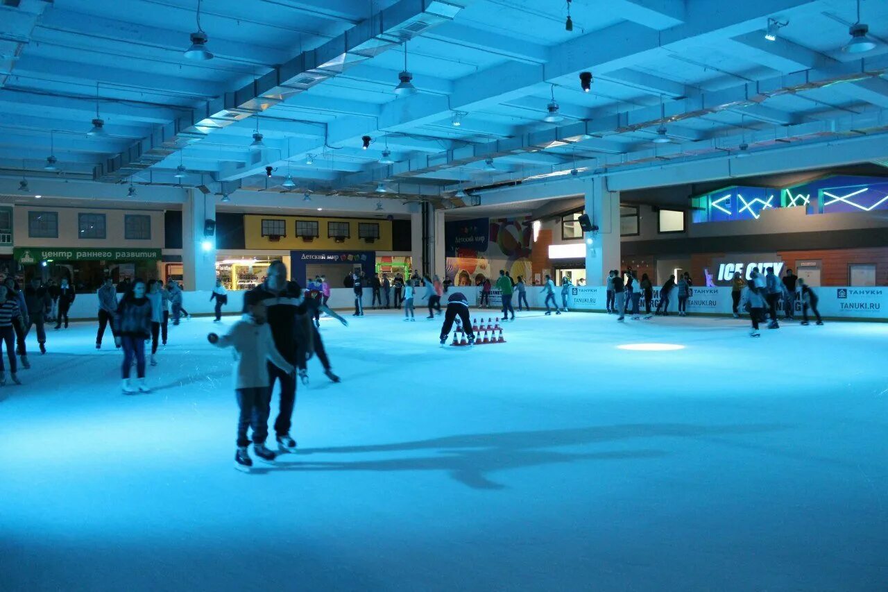 Как выглядит каток. Айс сити самара каток. каток в авроре самара. каток ice city в тц аврора молл. ice city аэродромная ул., 47а, самара, россия.