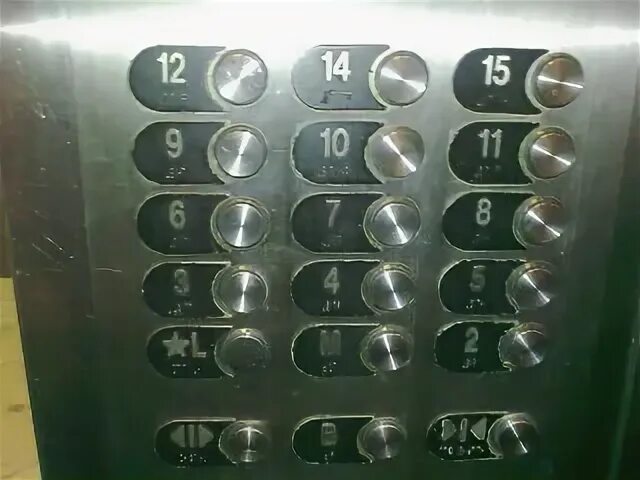 Почему нет 13 про. Кнопка лифта на Америку. Нет 13 этажа. Кнопки лифта в Китае. Лифт без 13 этажа.