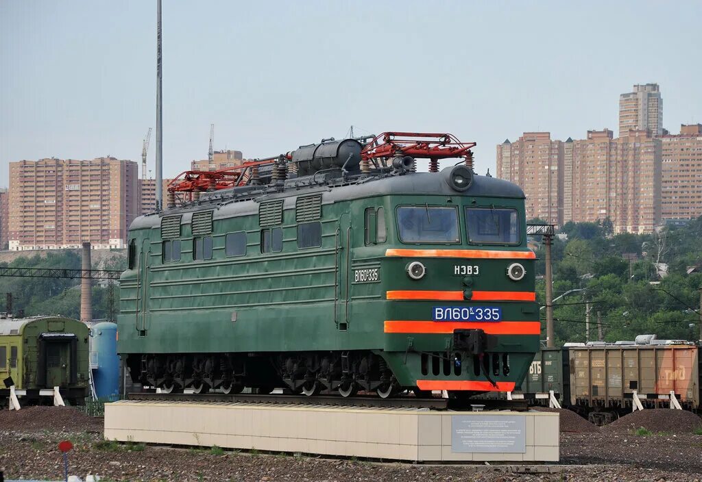 Для чего нужны электровозы. Локомотив памятник вл60 Красноярск. Локомотив вл 60. Вл60к 335. Вл60 электровоз.