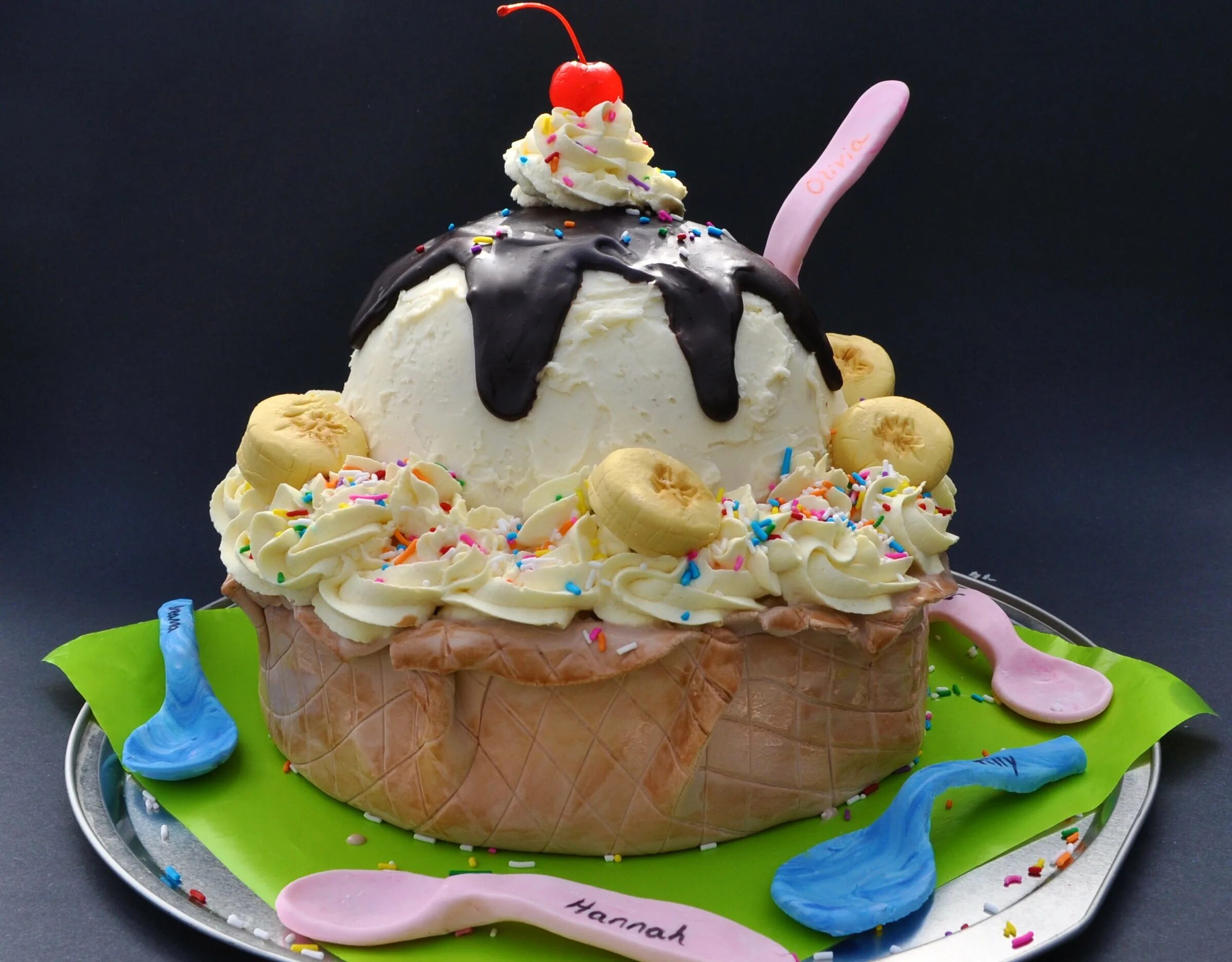 Мороженое на детский праздник. Торт из мороженого. Красивый торт мороженое. Торт с вафельными рожками. Красивый торт мороженое.