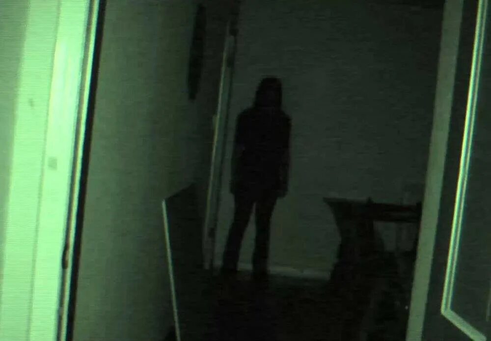 Призрак в квартире. Призрак полтергейст в реальной жизни. Квартира с привидениями. Призрак в квартире. Призрак в квартире.