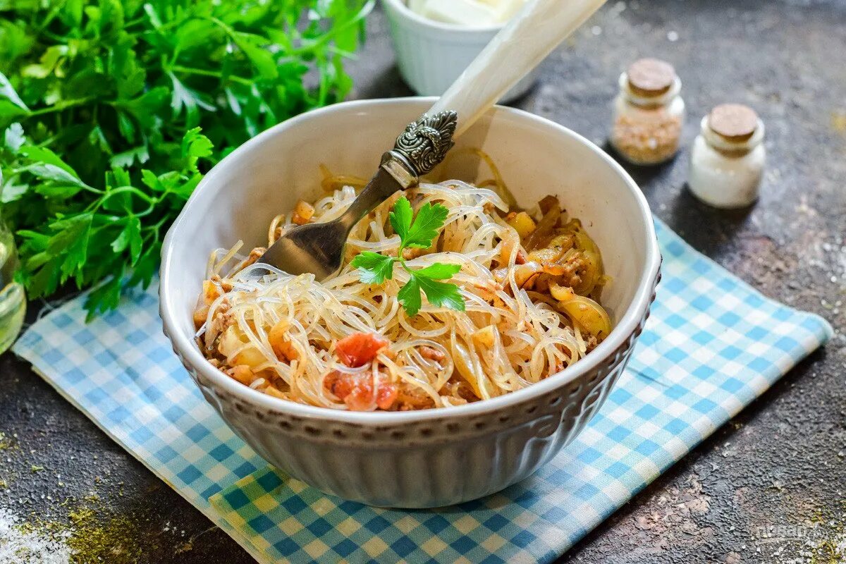 Салат с кальмарами и фунчозой. Фунчоза консервированная. Фунчоза кимпао. Фунчоза с тунцом. Фунчоза тайёрлаш.