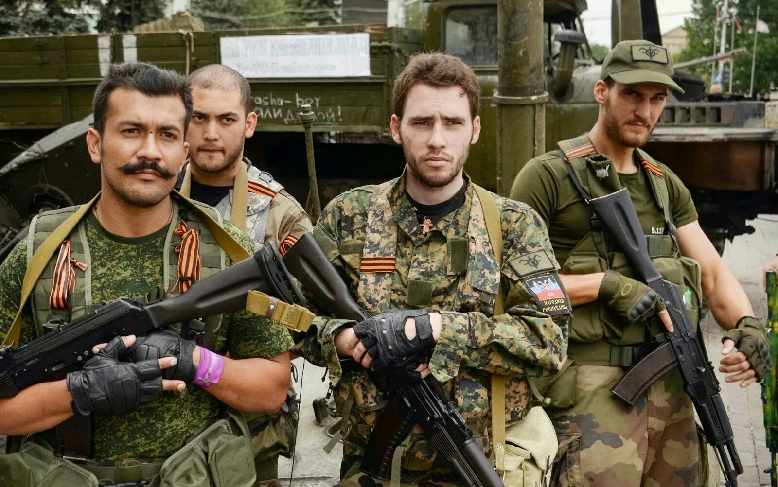 добровольцы на донбасс. русский доброволец в днр. бригада призрак лнр. ополчение донбасса добровольцы россии. иностранные наемники.