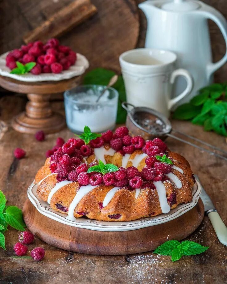 Хорошее утро вкусное. Красивые пирожные и кофе. Сладости к чаю. Летний торт. Кофе и торт.