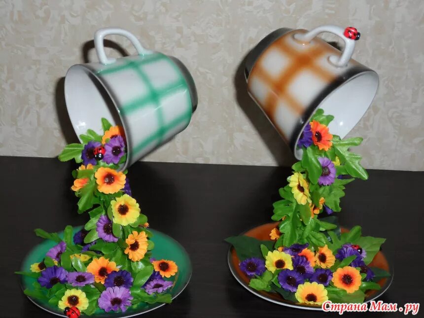 Чашка из кофе. Парящая чашка с кофейными зернами. Парящая чашка с цветами. Цветочный горшок кружка с блюдцем. Поделка парящая чашка.