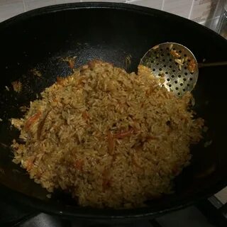 В плов кладут лавровый лист