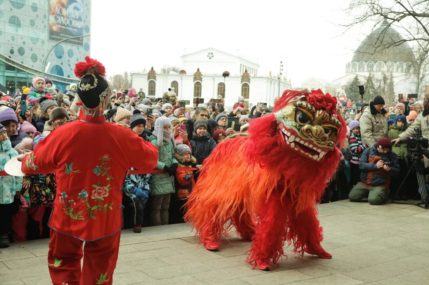 Китайский новый год в москве. Китайский новый год дракон. Москва встречает китайский новый год. Чуньцзе 2023. Китайский новый год на вднх.
