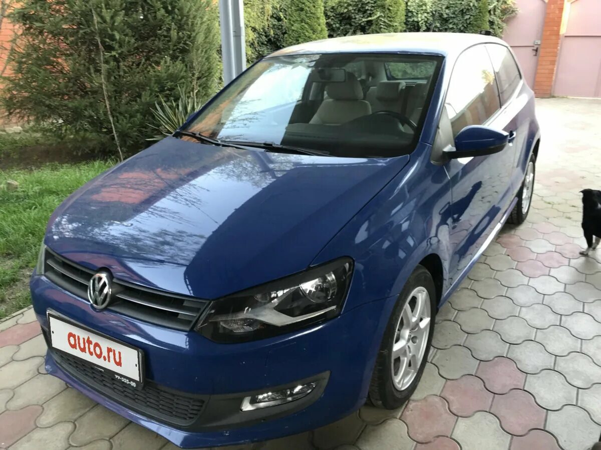 Купить фольксваген в твери. Синий хэтчбек Volkswagen Polo. Фольксваген поло хэтчбек темно синий. Фольксваген поло хэтчбек 2010 синий. Фольксваген поло хэтчбек синий.