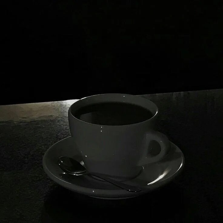 Night cup. Черный кофе Эстетика. Чашка кофе ночью. Эстетика кофе темная. Кофе ночью.