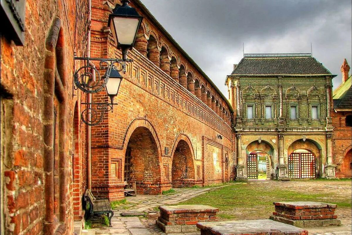 Крутицкое патриаршее подворье москва. Крутицкое патриаршее подворье, москва, крутицкая улица, 8. Старинные места в москве. Старинные места в москве. Крутицкое подворье в москве.