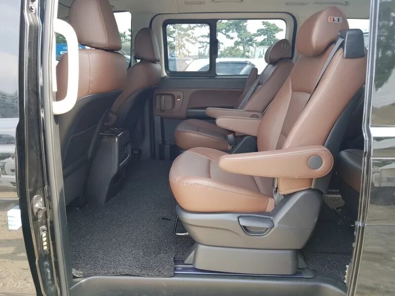 Авито купить гранд старекс. Hyundai Grand Starex 4wd. Hyundai Grand Starex Urban. Хёндай Гранд Старекс 4х4 салон. Grand Starex Urban 4wd с люком.