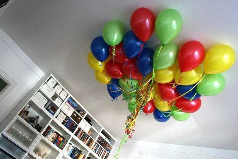 Адрес гелевых шаров. Воздушные шары. Шарики гелевые. Воздушные шары на потолке. Разноцветные шары гелиевые.