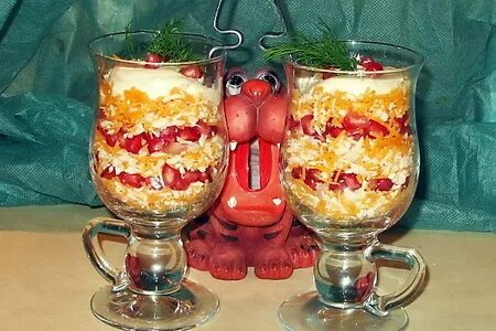Салат коктейль с курицей и фруктами