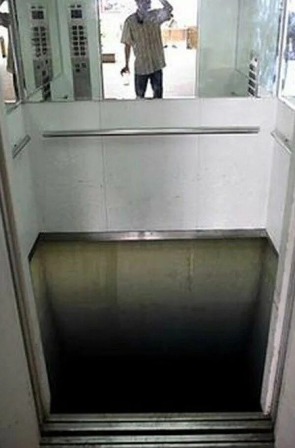 Лифт. Двери лифта. Двери Шахты лифта. Лифтовая дверь.