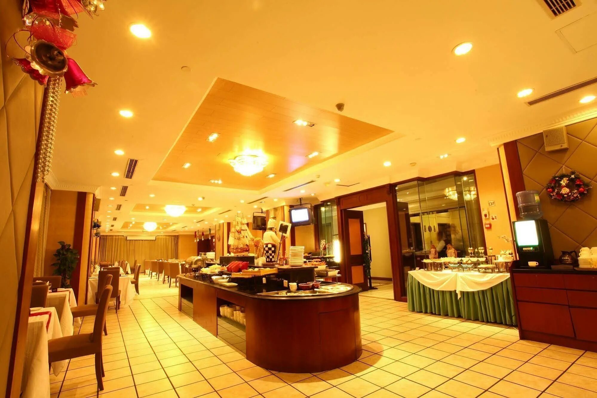 Плаза далянь. Китай далянь пентхаус меркурий. Central plaza далянь. New wenyuan hotel 4 далянь. Централ плаза далянь.