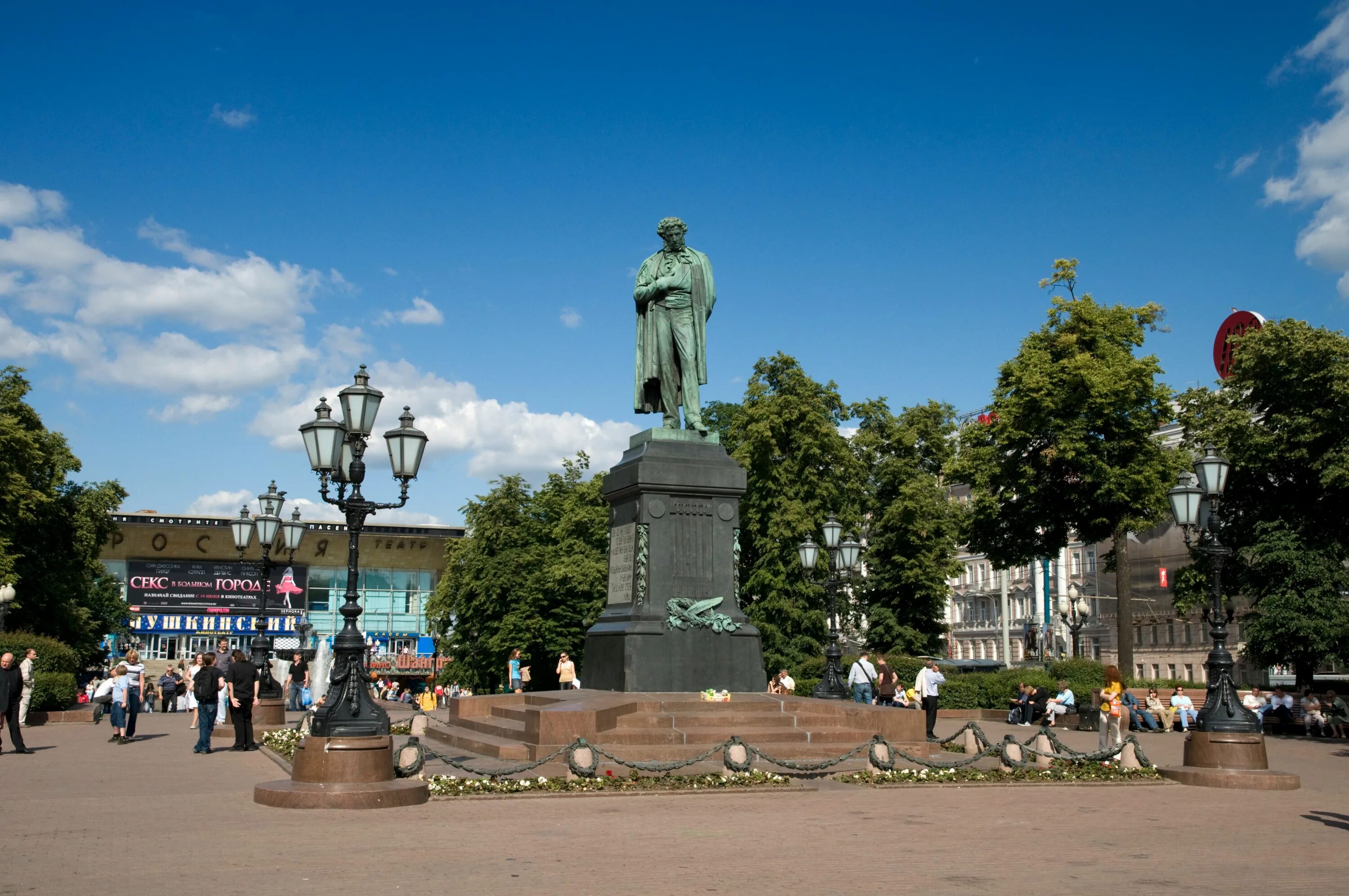 Памятник а с пушкину в москве. Памятник Пушкину на Пушкинской площади. Памятник а. с. Пушкину (Москва, Пушкинская площадь). Памятник Пушкину в Москве на Тверском бульваре. Статуя Пушкина в Москве на Пушкинской площади.